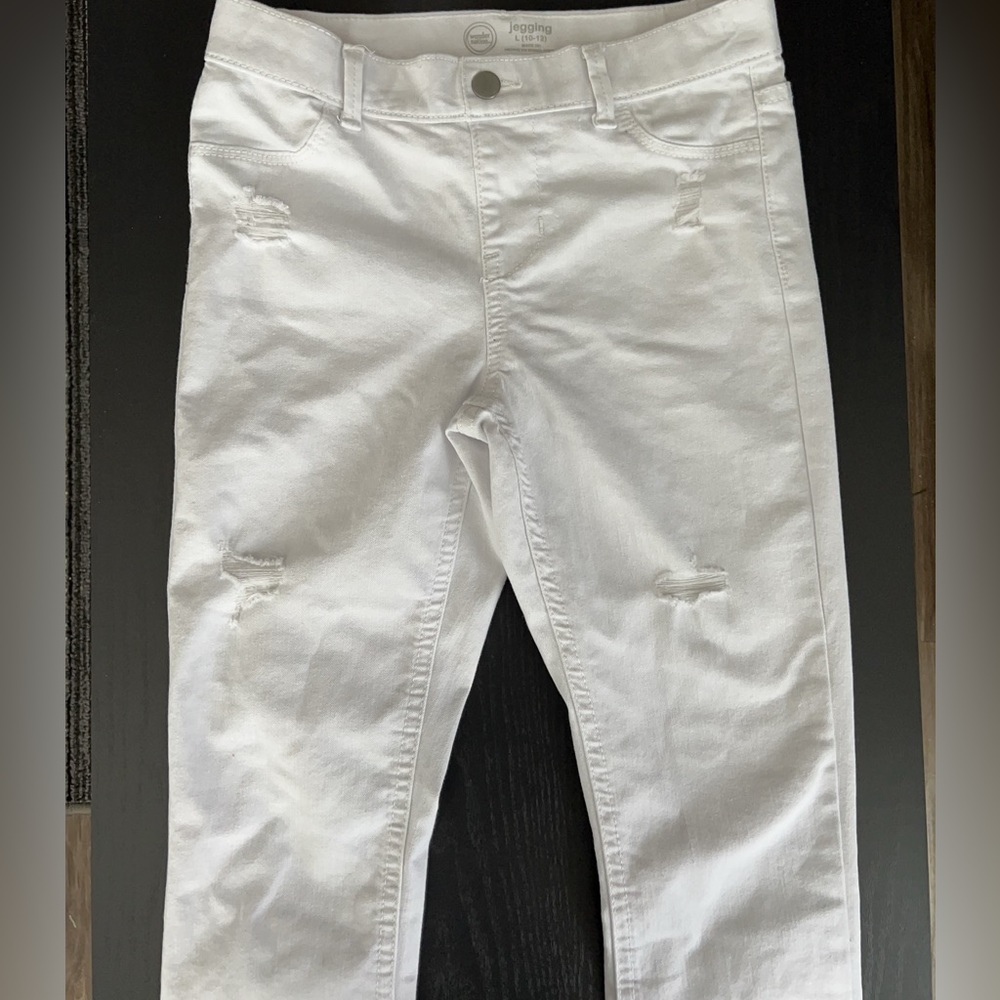 White jean